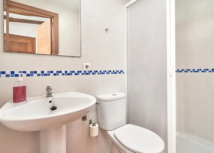 Estudio 1 D En El Centro De Нерха